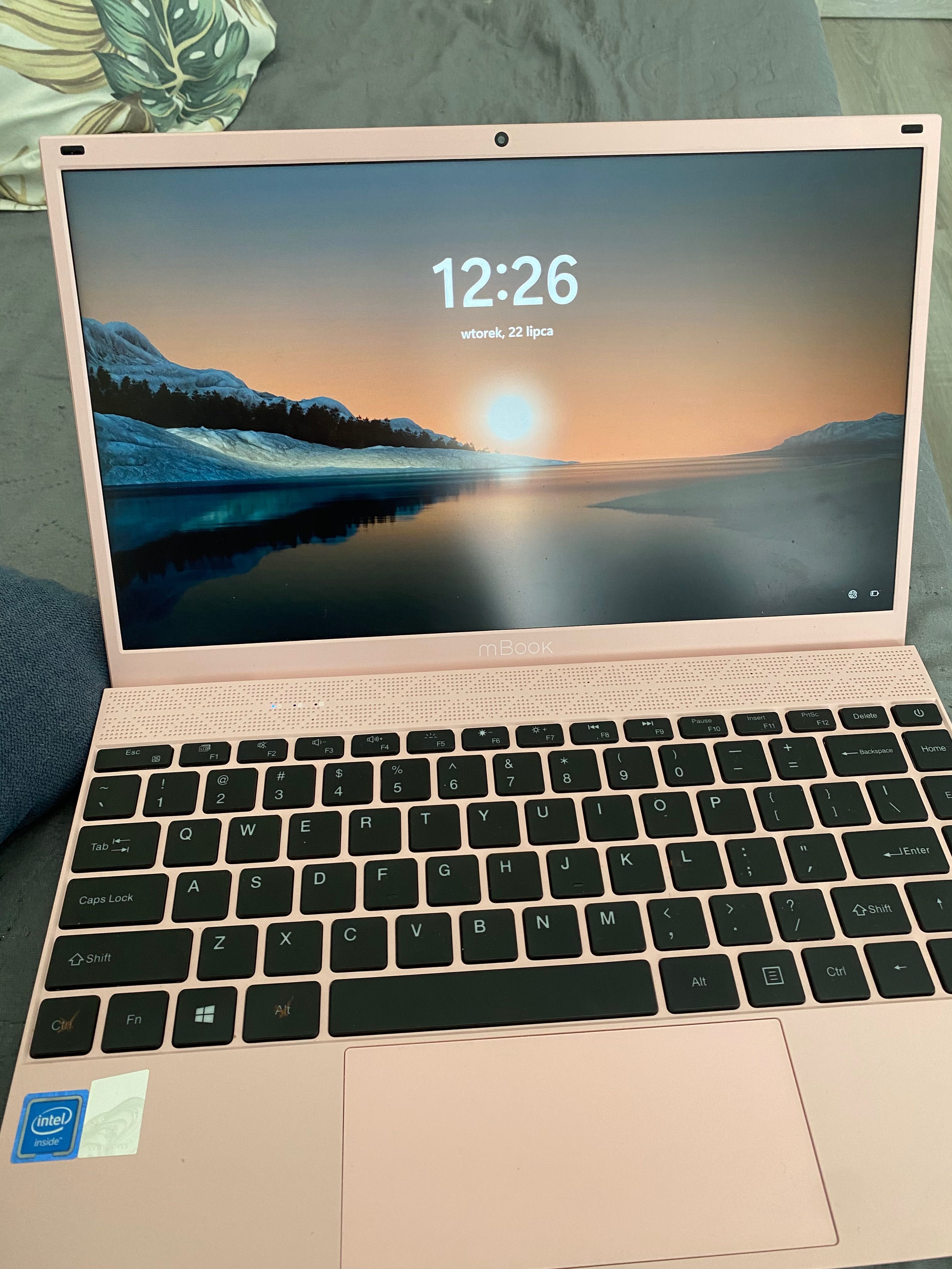 Laptop różowy Maxcom