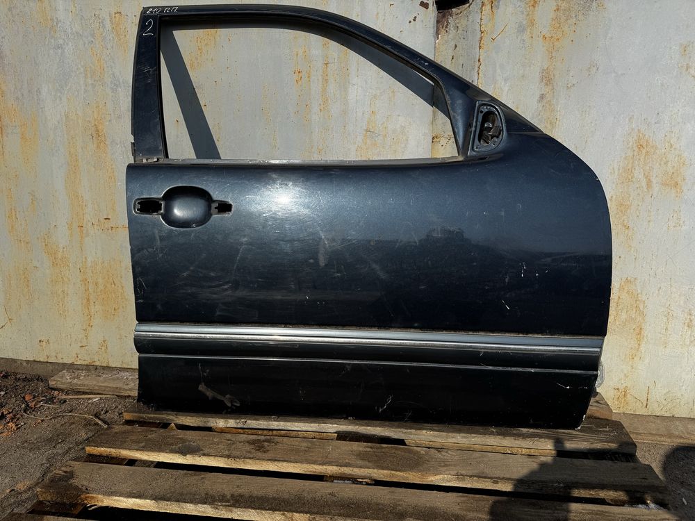 Дверь передняя правая Mercedes W210