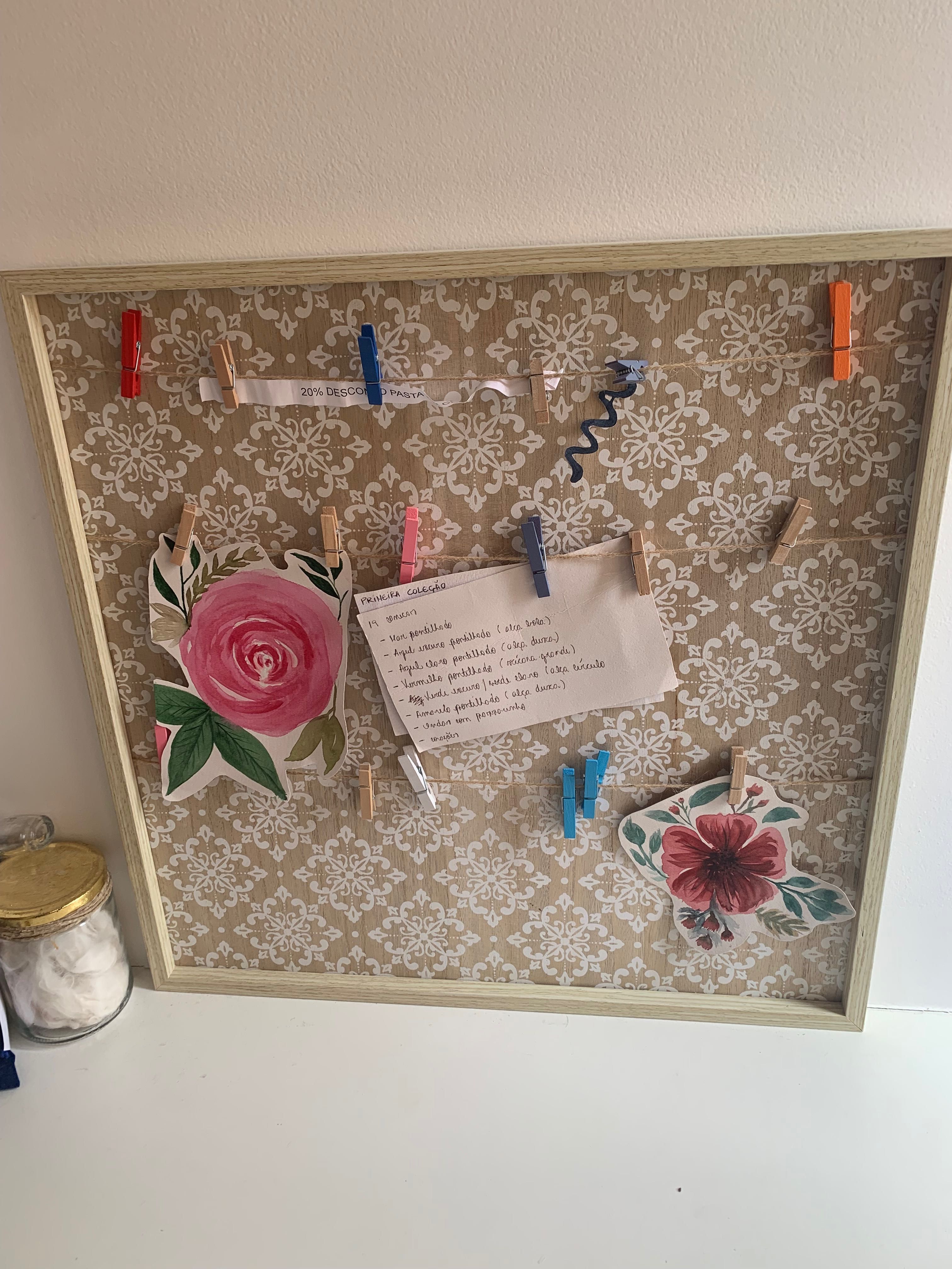 Quadro para pedurar lembretes