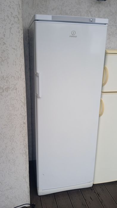 морозильна камера indesit
