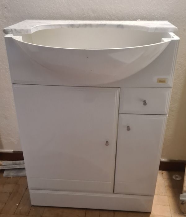 Conjunto WC e móvel com espelho