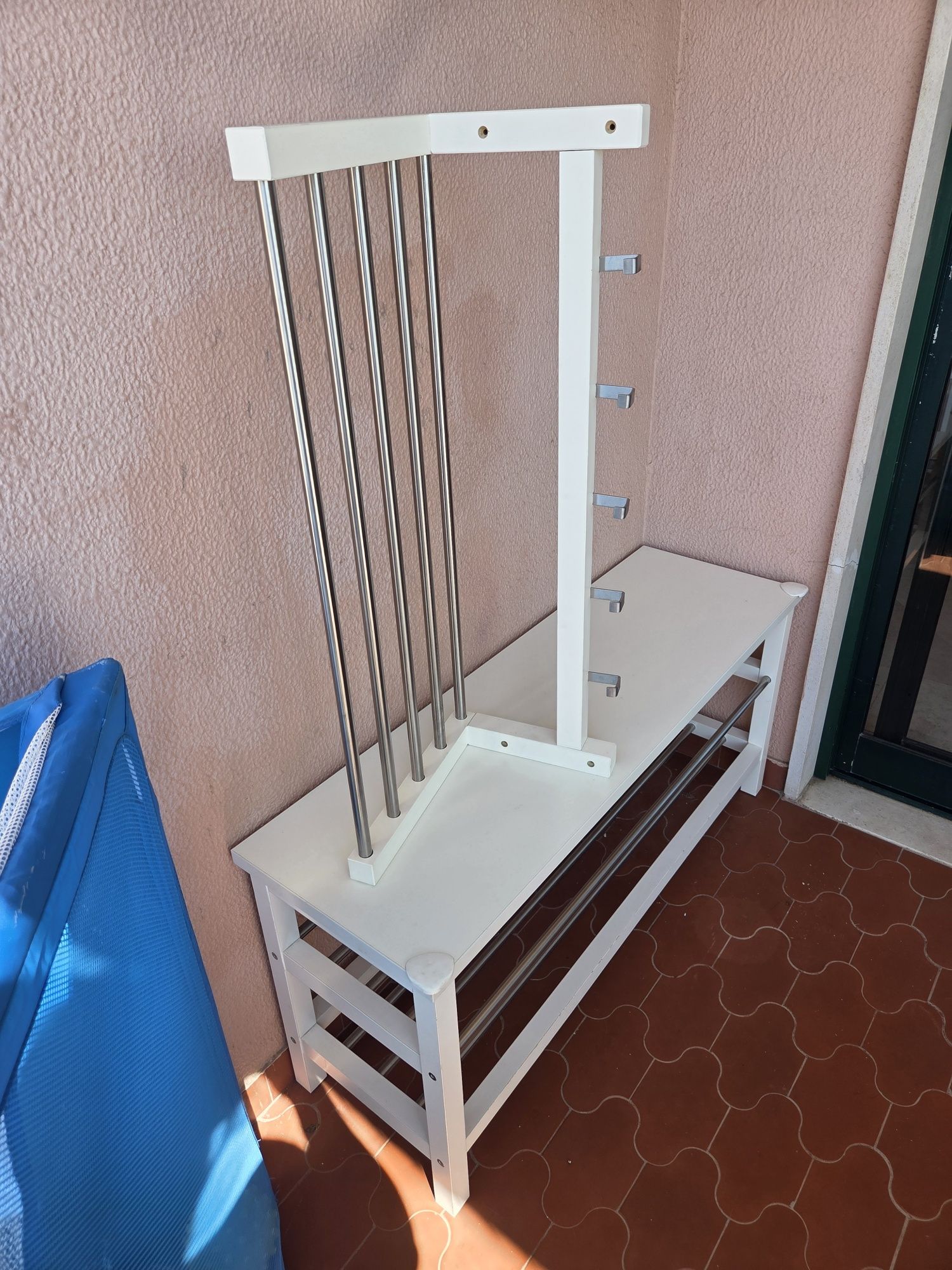 Banco sapateira e cabide branco ikea