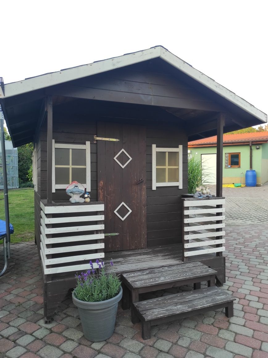 Drewniany domek na sprzedaż