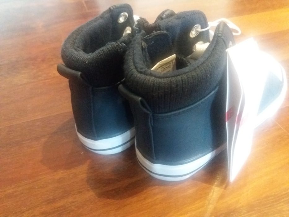 Sapatilhas/bota de criança 24 NOVAS