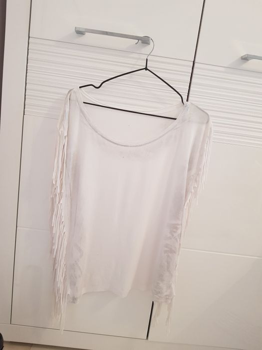 Biała bluzka z frędzlami