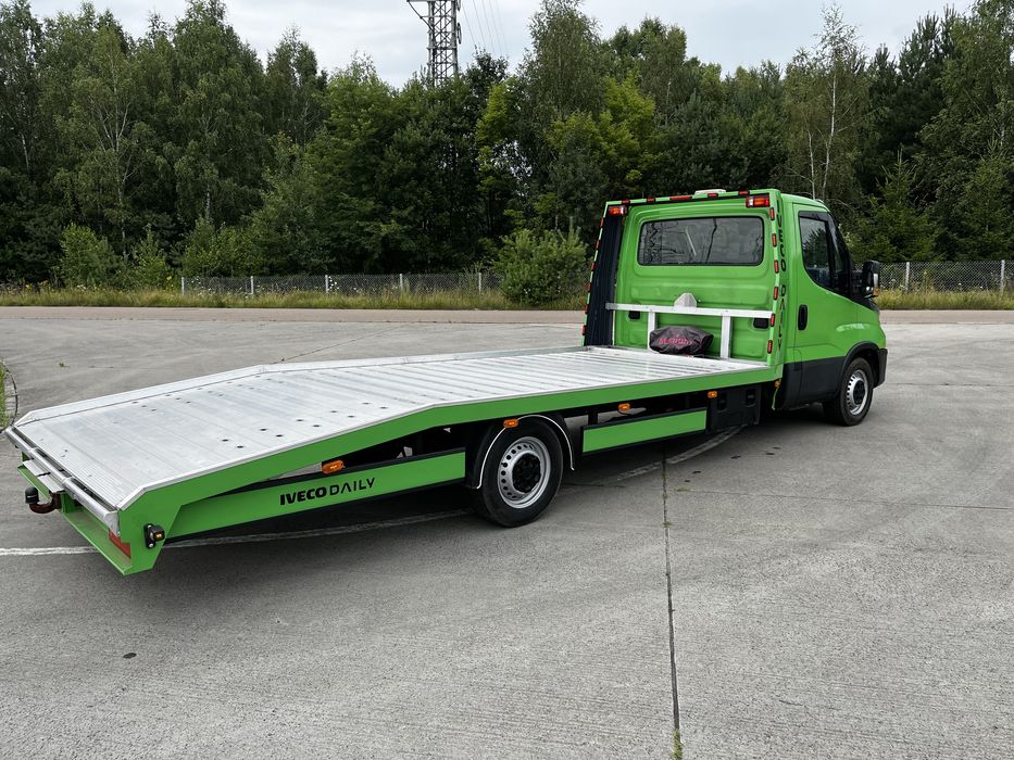 Iveco daily auto laweta 2.3 90398 km przebiegu