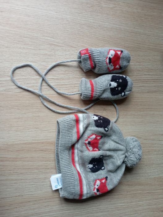 Продам дитячий набір шапочка+рукавички