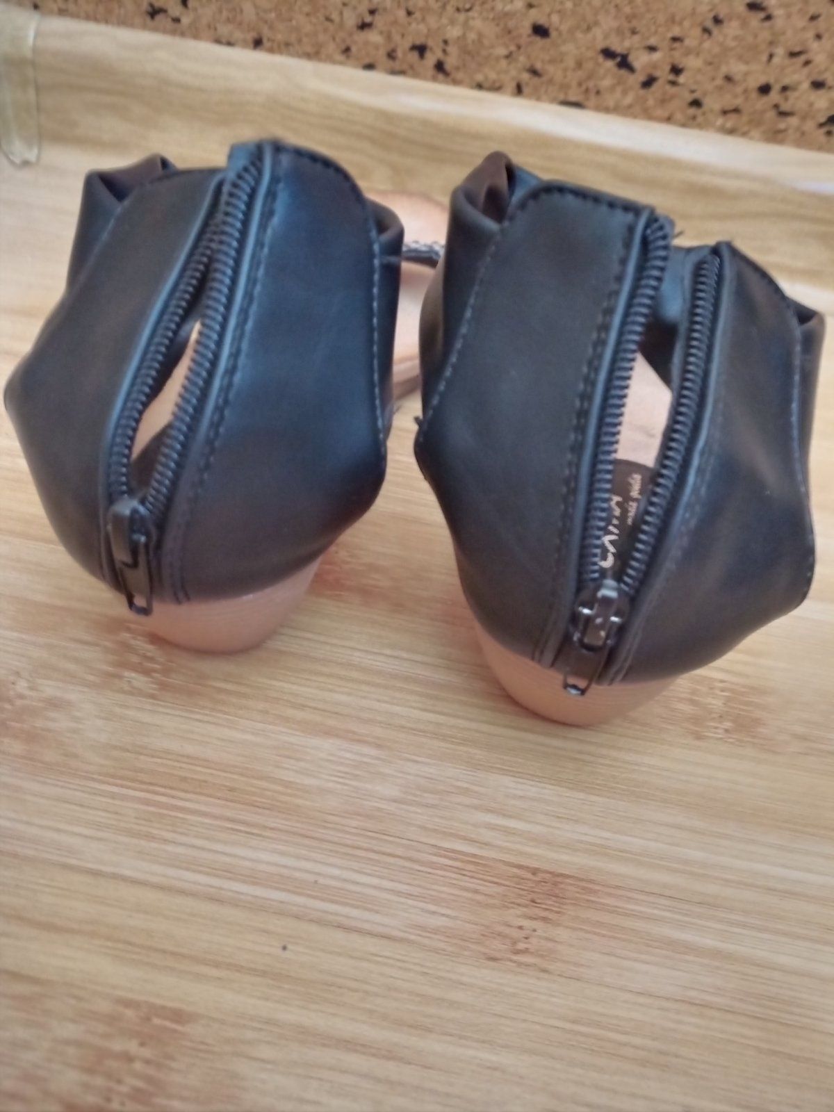 Босоніжки жіночі сандалі (розмір 39, 40)