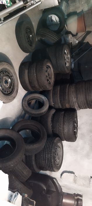 Zestaw 13 kół i 19 opon