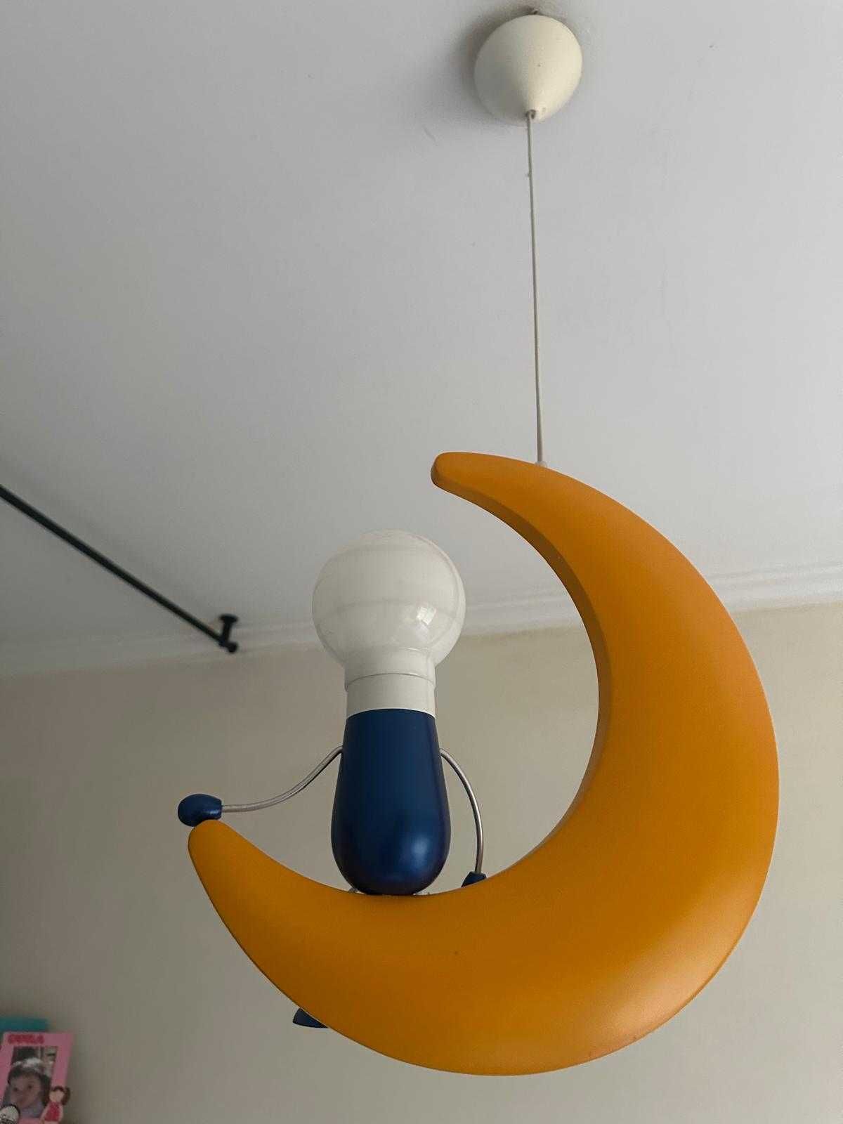 Candeeiro teto quarto de criança