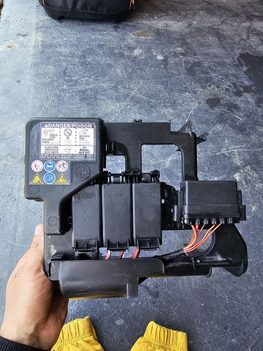 Oslona obudowa akumulatora ibiza polo Fabia  bezpieczniki