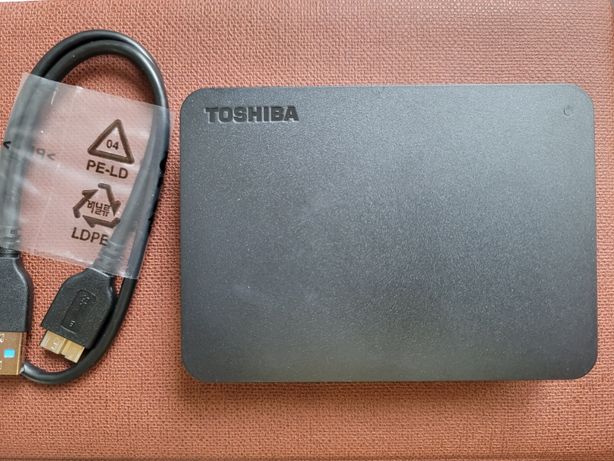 Зовнішній жорсткий диск 2.5" USB 4.0 TB Toshiba Canvio Basics Black