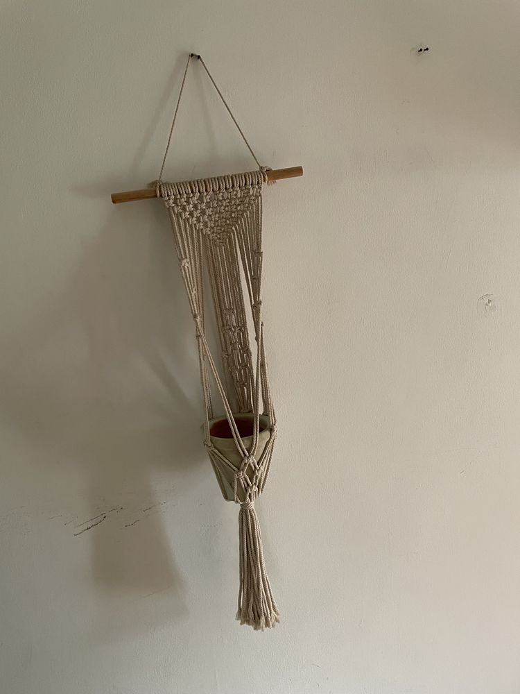 Suporte para vaso de plantas em macrame