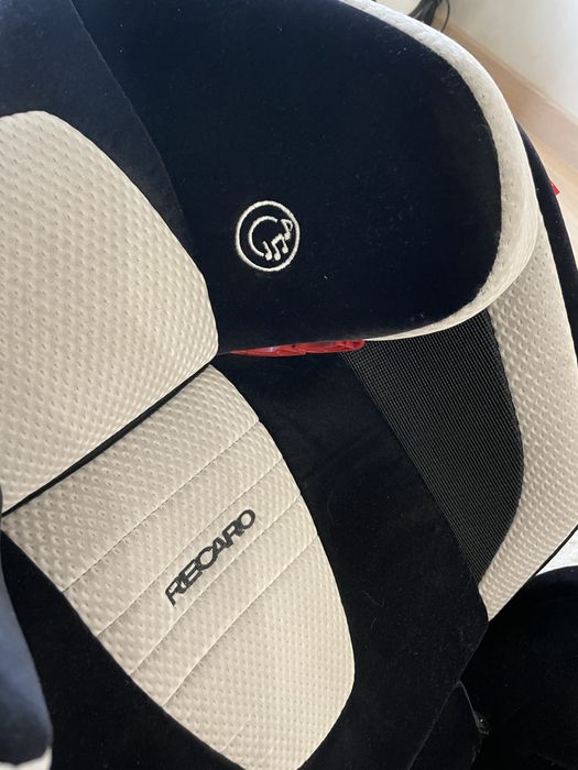 Автокрісло Recaro Monza з підставкою для ніг