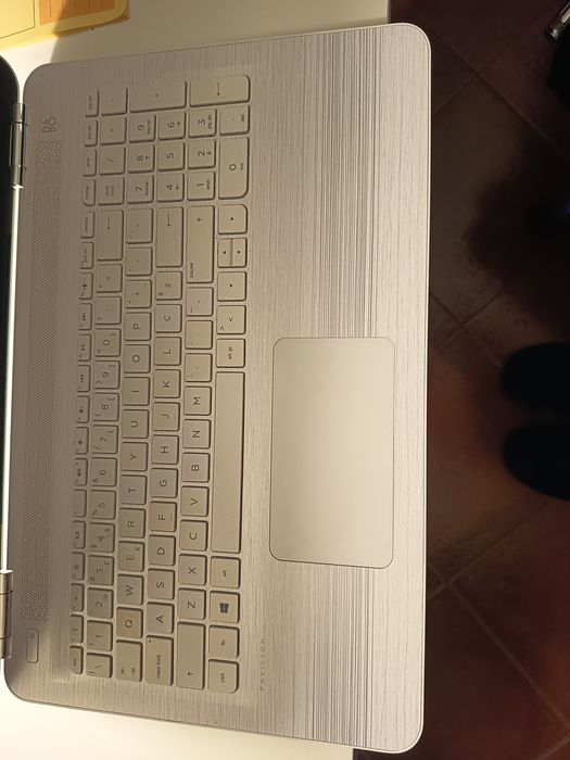 HP pavilion 15-aw002np