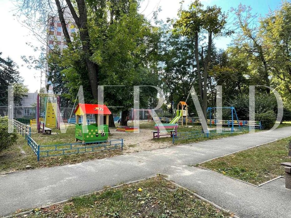 3к. сталінка біля метро КПІ. Автономне опалення + гараж