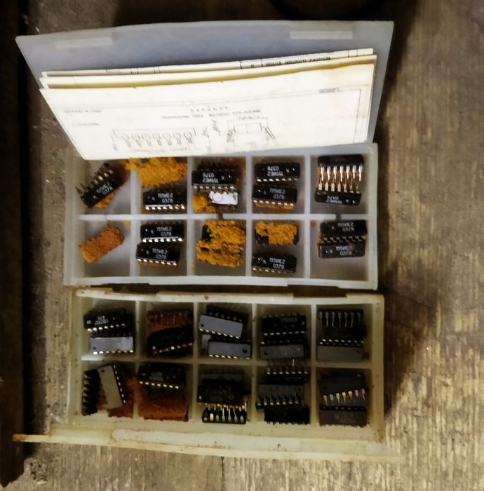 Мікросхеми К155ИЕ2 К155ЛА2 К1ЛБ533 1ЛР533 155АГ1 інші Все нове