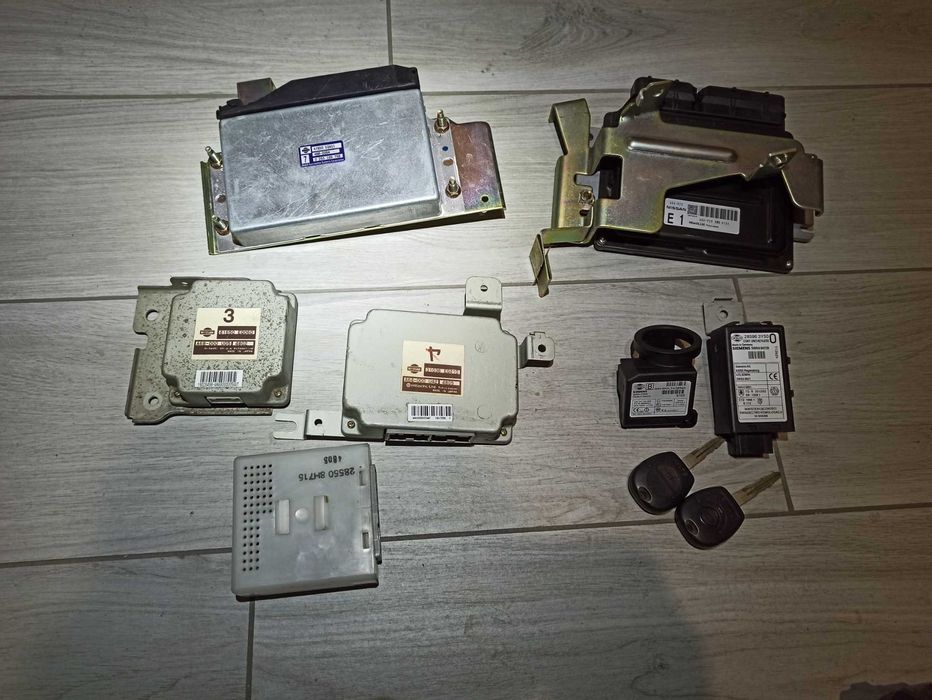 Nissan X-Trail T30 2.5 2004 Блоки управління (двигателем A56-V28 E1)