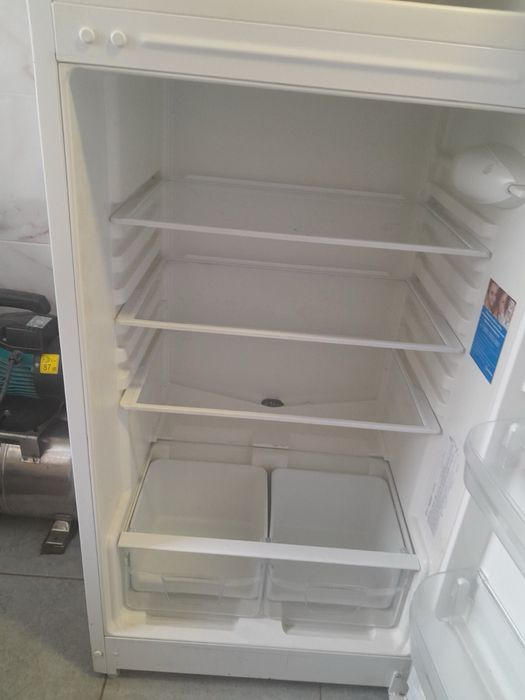 Холодильник indesit