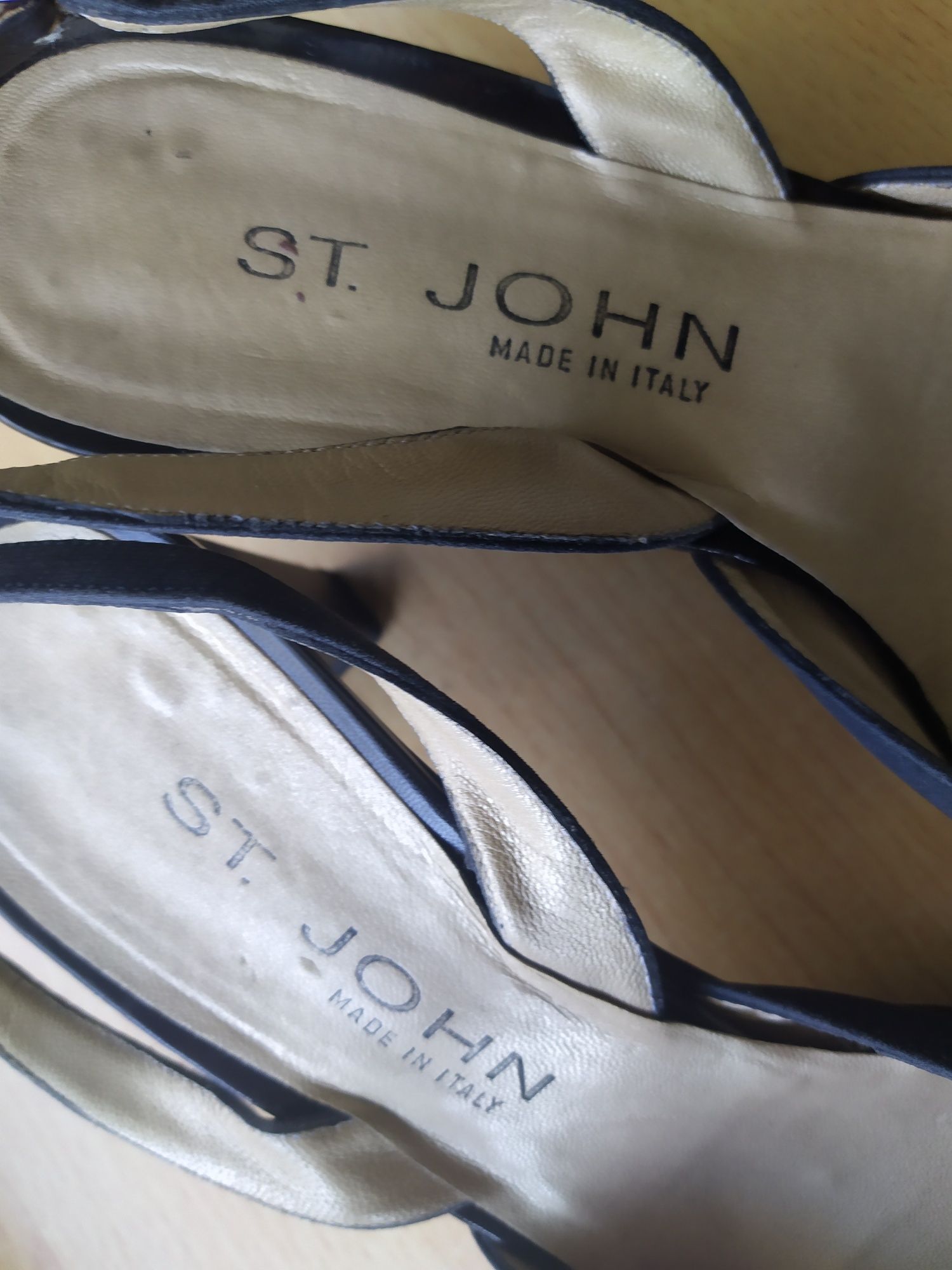 Sandałki St John