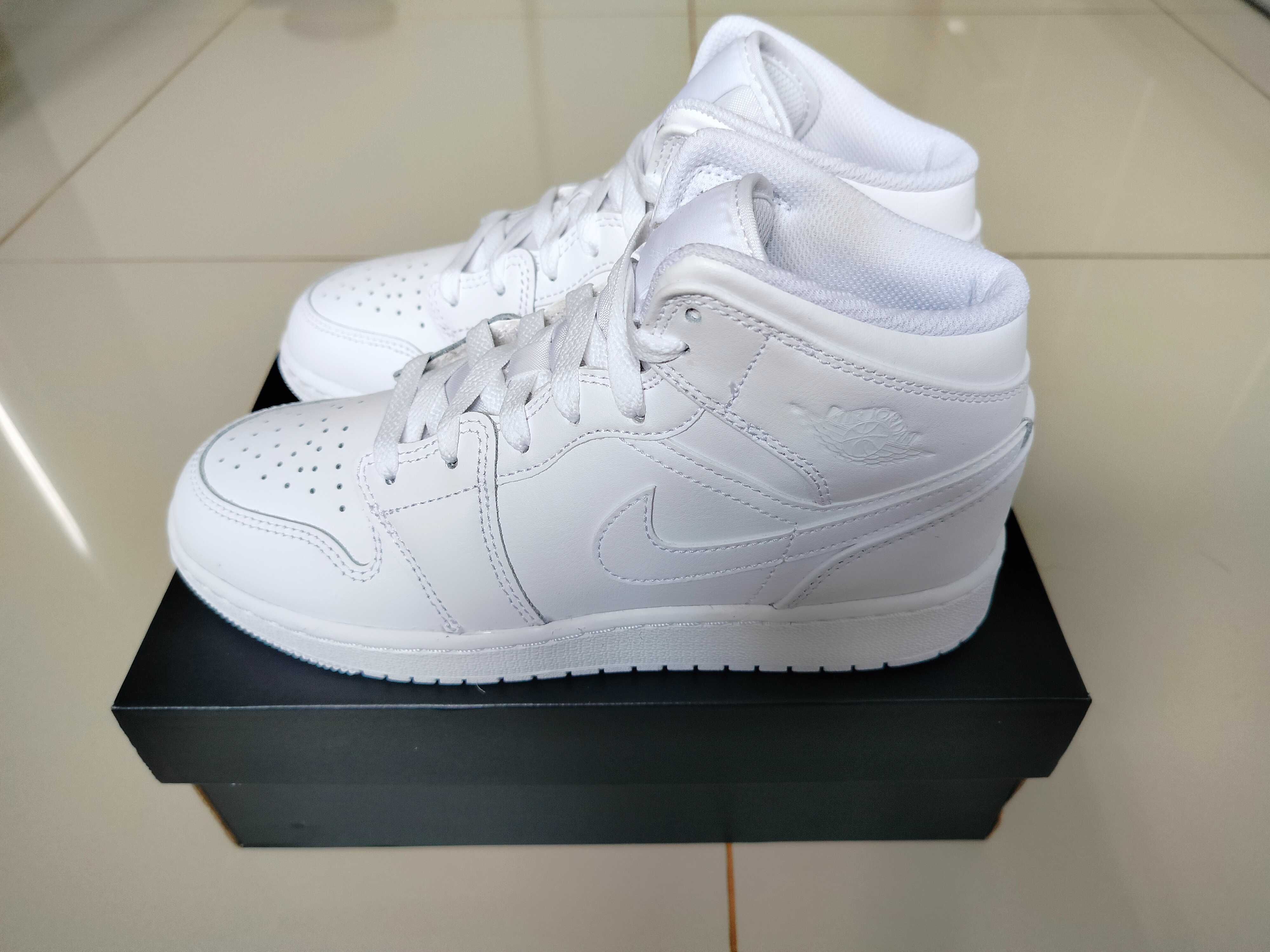 Air Jordan 1 Mid - Triple White r. 38