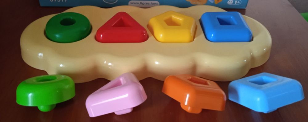 Развивающая игрушка - Магические фигурки . 8 элементов