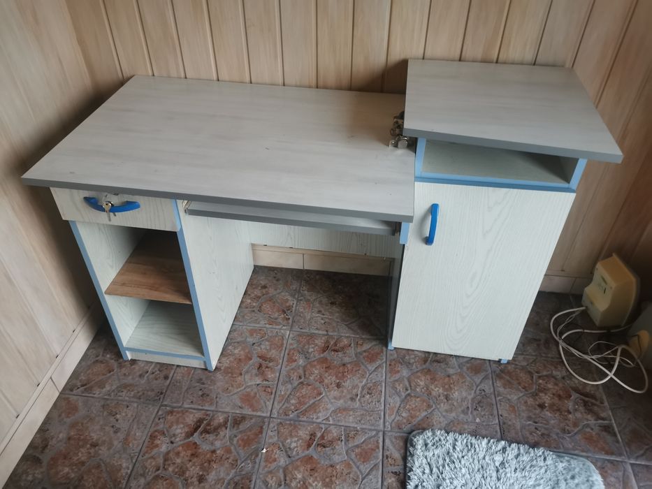 Biurko szuflada zamykana  na kluczklucz