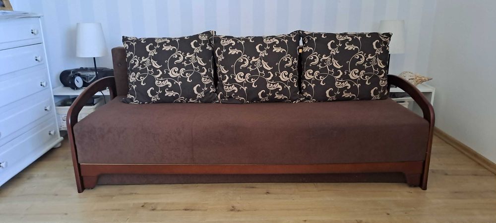 Kanapa rozkładana ze skrzynią