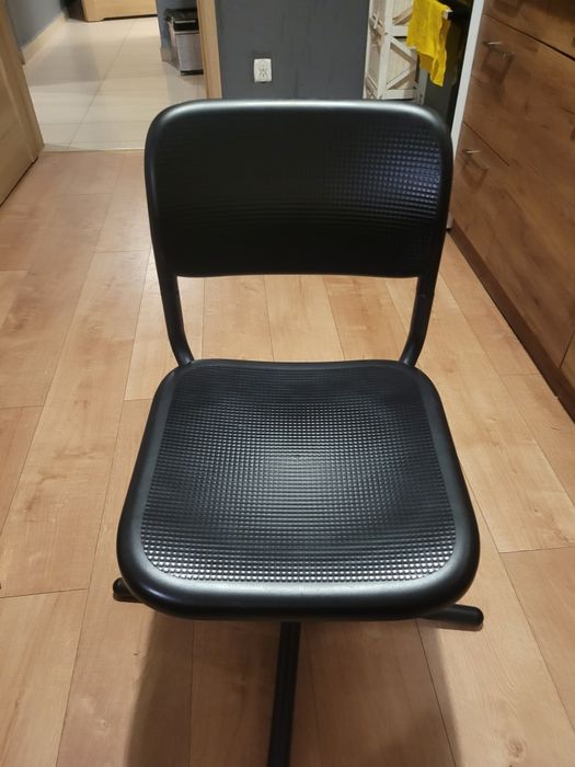 Krzesło do biurka dla dziecka Ikea