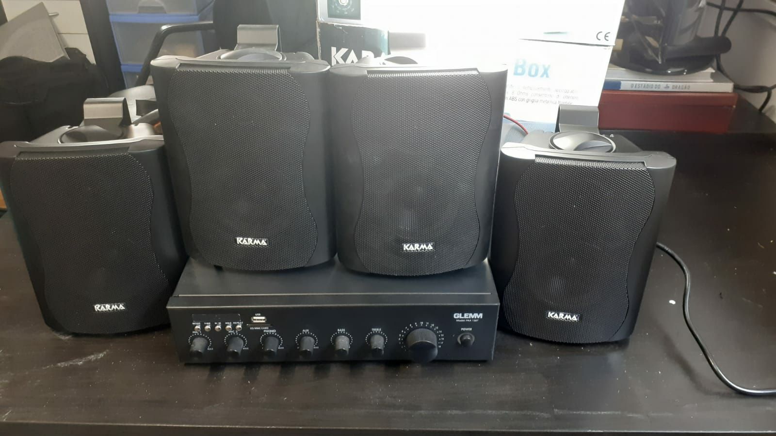 Amplificador de som e 4 colunas