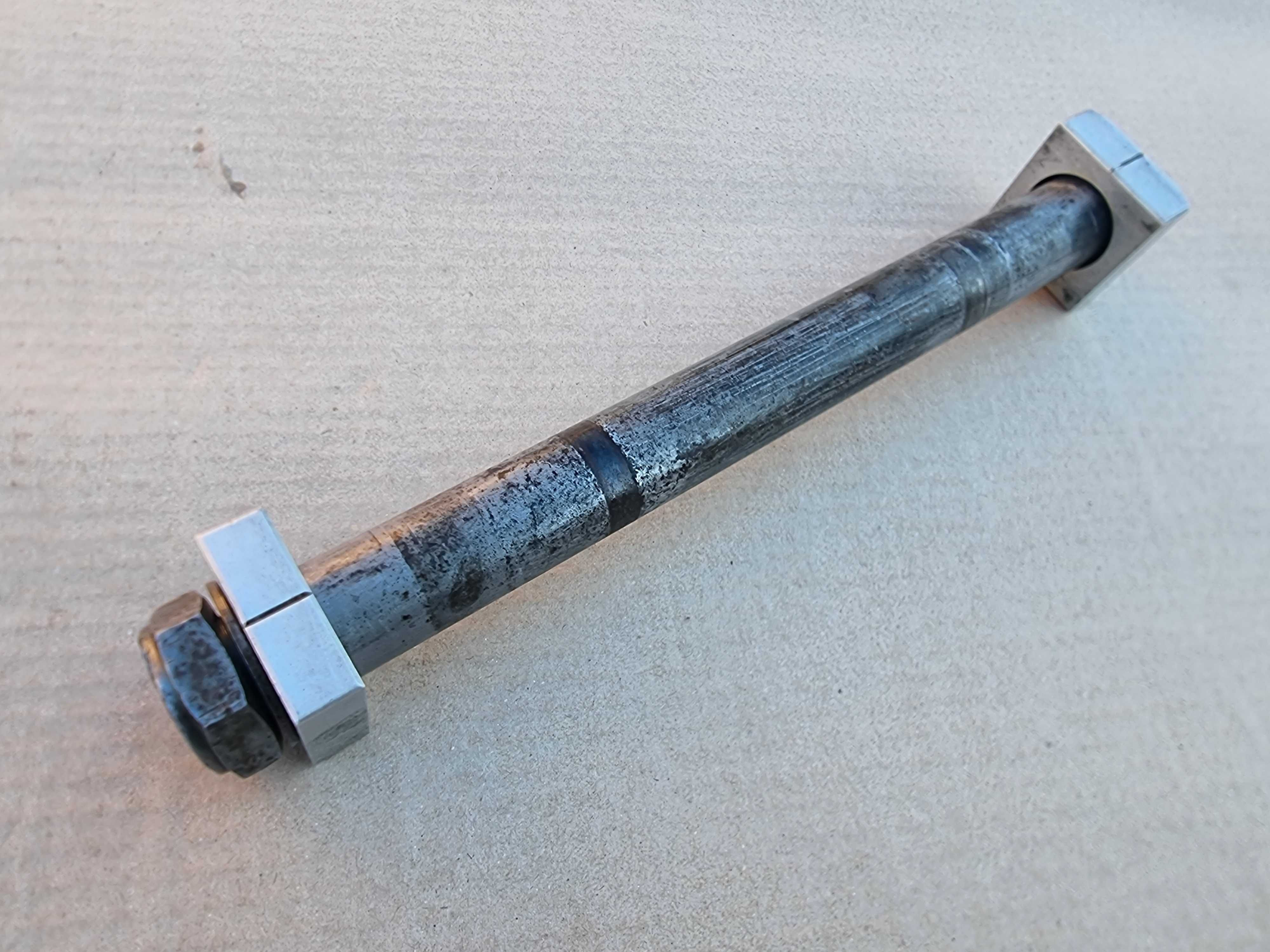 Oś ośka 25mm tylnego koła Honda CR CRF 125 / 250 / 450