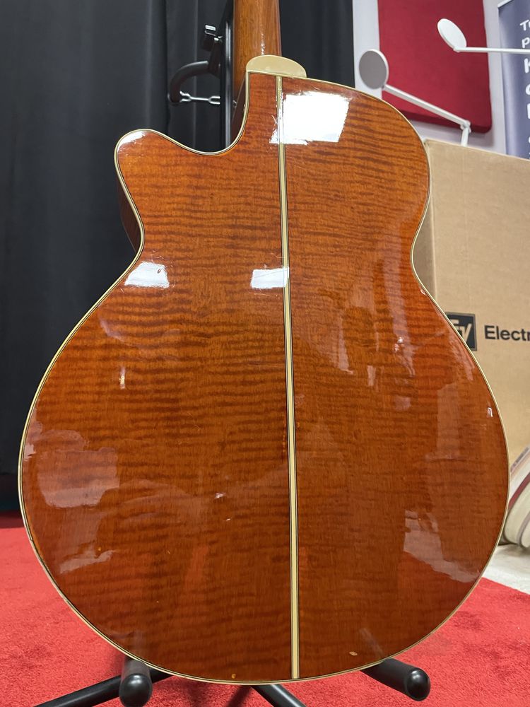 Koreańska gitara elektroakustyczna Phil akustyk inkrustacje krzyże wąs