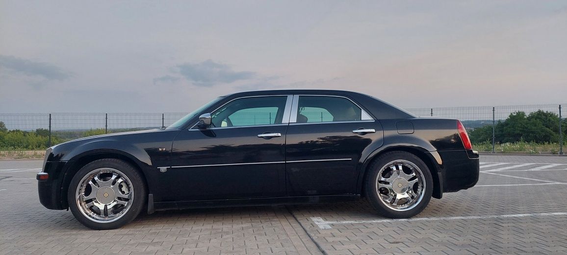 Piękny Chrysler 300C 3.0CRD 2005