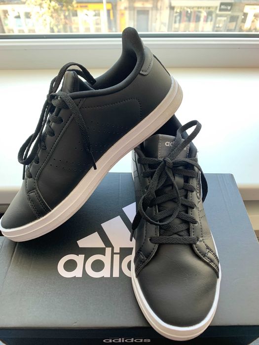 Продам женские кроссовки Adidas Courtpoint Base