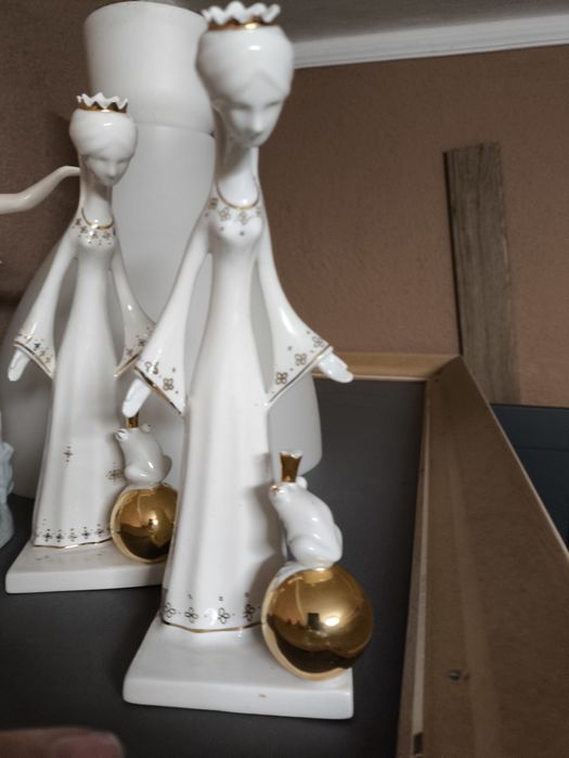 Stara porcelanowa figurka żabi król,księżniczka. Aquincum. Klejona