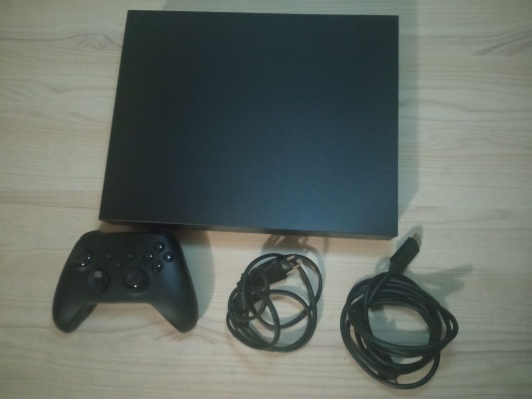 Xbox One X + 2 геймпади