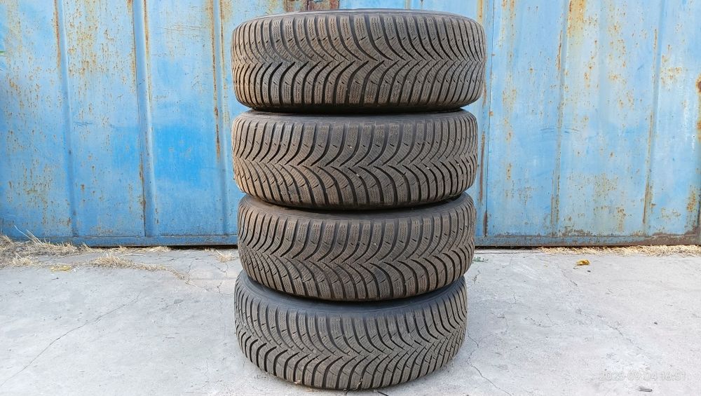 Зимняя резина hankook с дисками 15 дюймов.