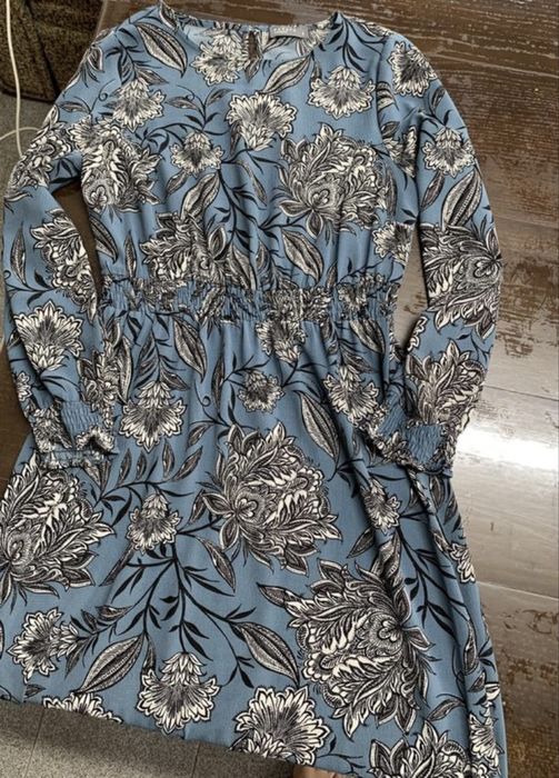 Жіноча сукня з довгим рукавом з квітковим принтом