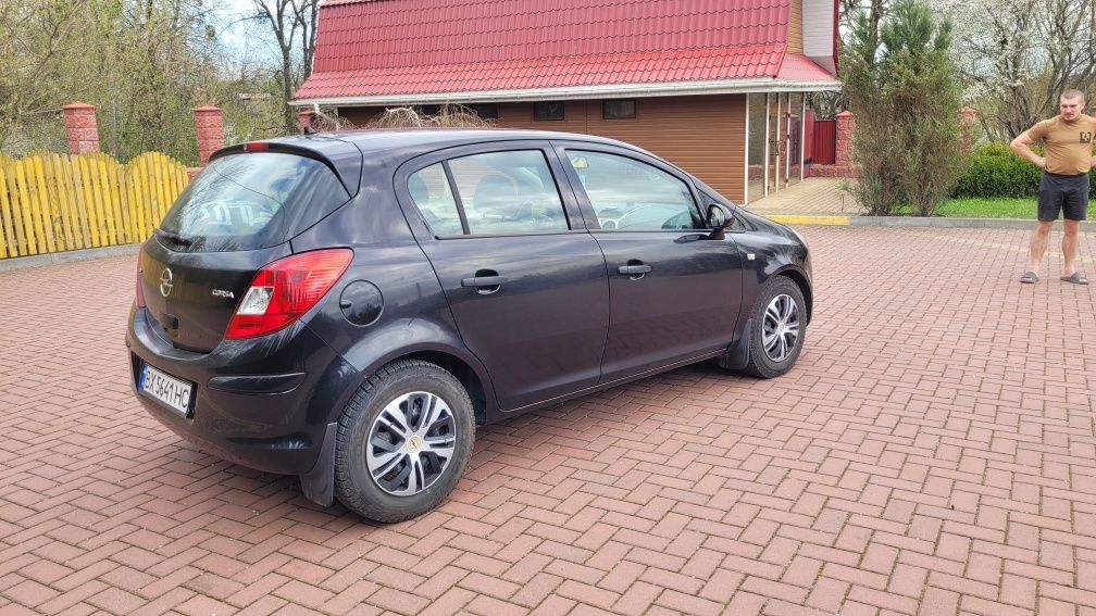 Opel corsa 1l бензин