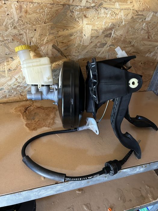 Serwo Fiat 500 z pedalami