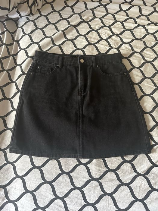 Чорна джинсова міні-спідниця в новому стані