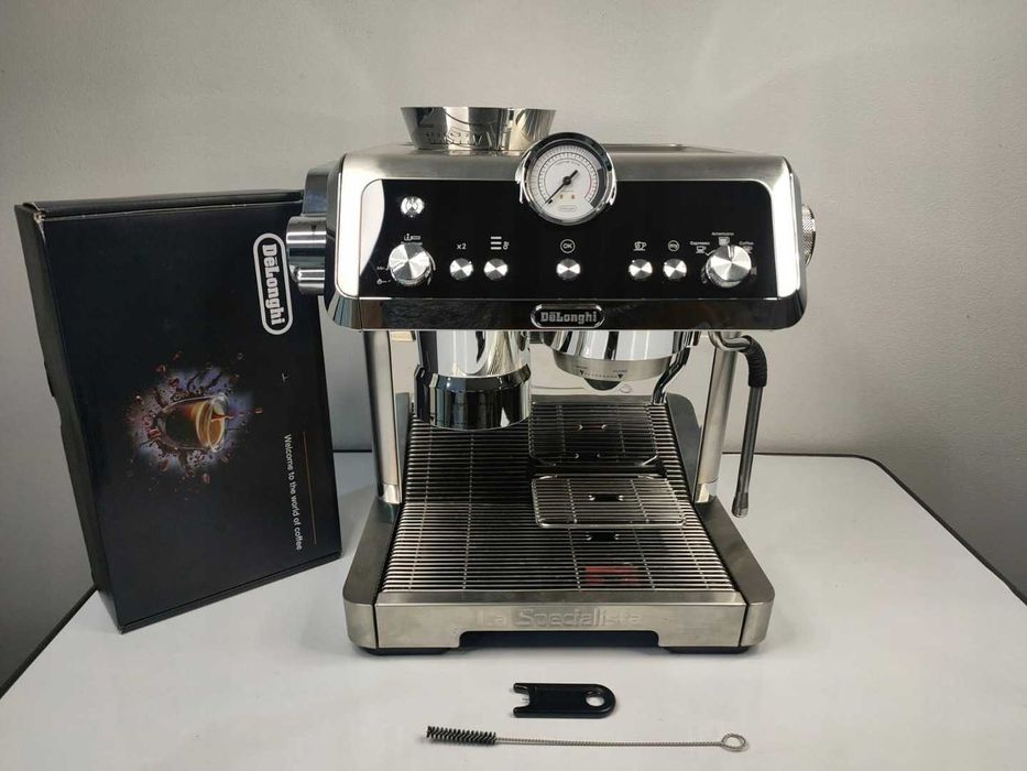 C48 Kolbowy ekspres do kawy z młynkiemSpecialista Delonghi Czytaj opis