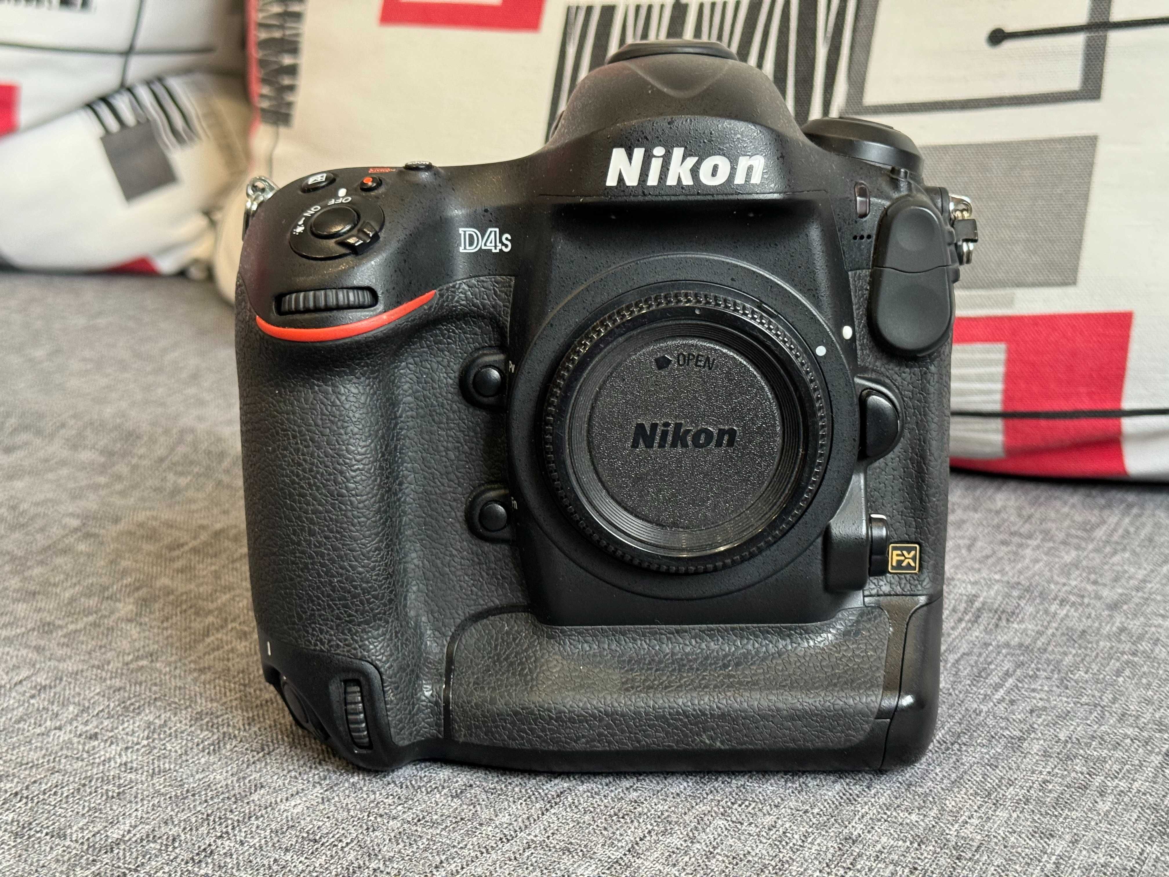 Фотоапарат Nikon D4S.