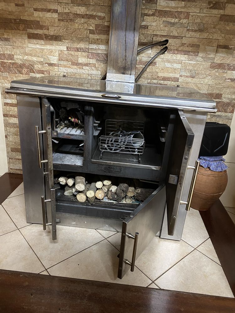 Forno a lenha.