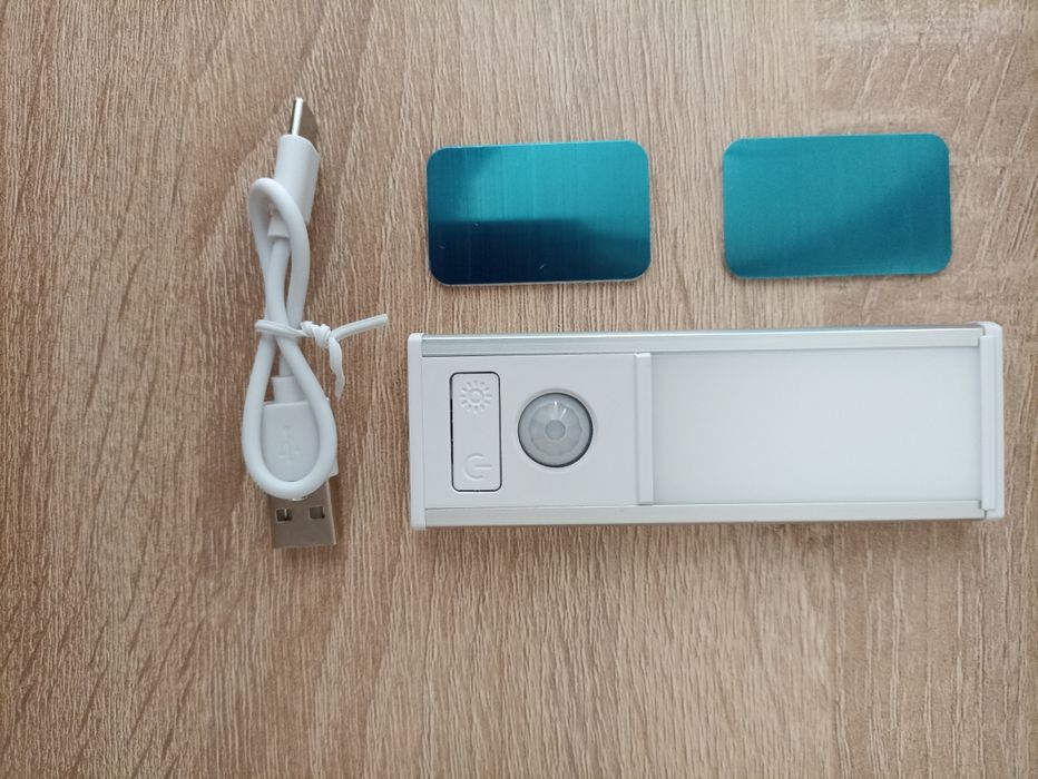 Акумуляторний світильник з датчиком руху