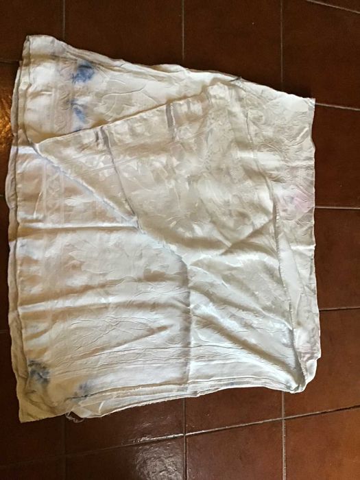 lencol branco antigo estilo colcha com relevo