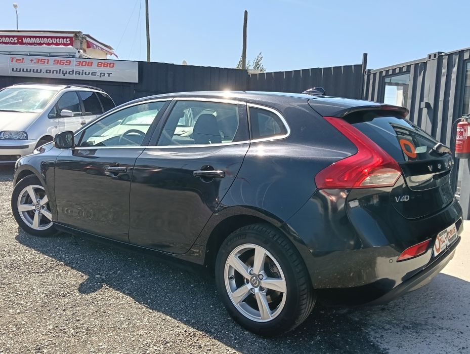 Volvo V40 D2 , Gasóleo, ano 2015, desde 168€/mes