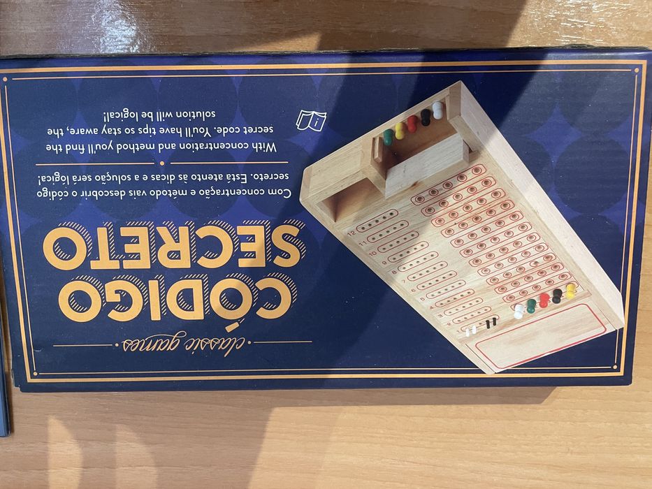 Jogo de tabuleiro “código secreto” (code breaker) - NOVO!