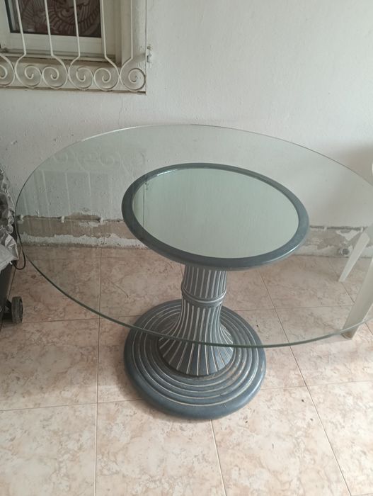 Mesa de vidro com 4 cadeiras