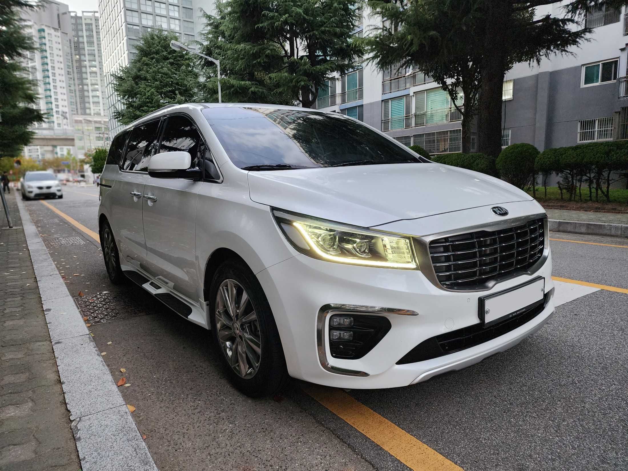 Автомобіль KIA Carnival 2020 року з Кореї